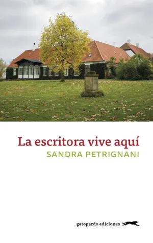 La Escritora Vive Aqui